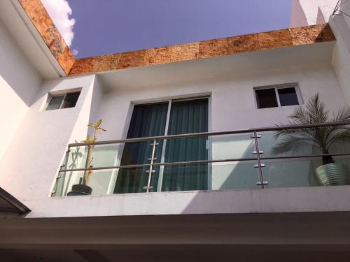 a balcony of a house with a window at Metropolis Suites Ejecutivas in Puebla