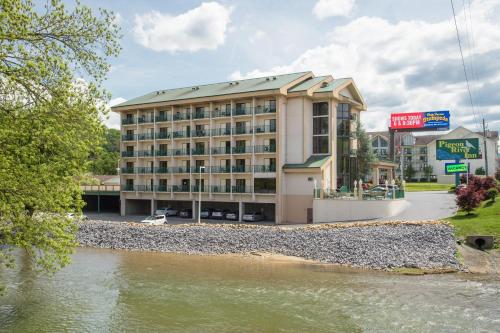 Permandangan sungai dekat dengan hotel