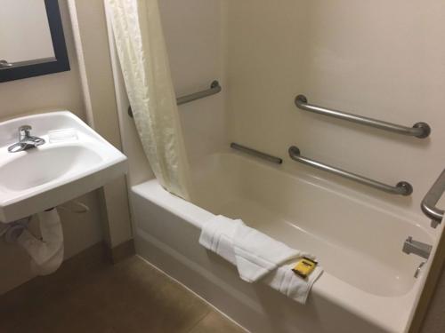 Bagno di Best Western Plus Gateway Inn & Suites - Aurora