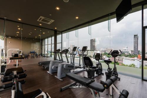 Pusat kecergasan dan/atau kemudahan kecergasan di The Residence on Thonglor by UHG