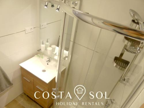 Kúpeľňa v ubytovaní LA CARIHUELA TORREMOLINOS - STUDIO 2- COSTA SOL HOLIDAY RENTALS