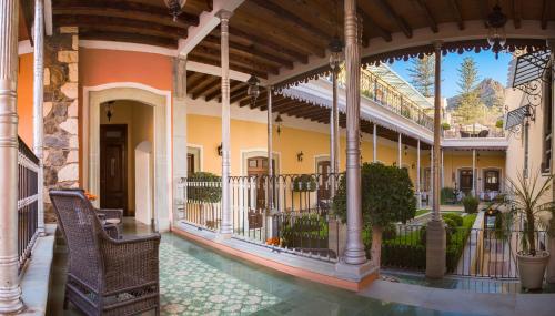 Бассейн в Villa Maria Cristina Hotel или поблизости