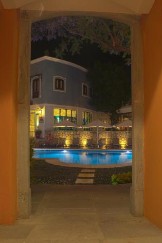 Бассейн в Villa Maria Cristina Hotel или поблизости