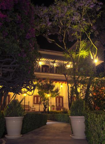 Сад в Villa Maria Cristina Hotel