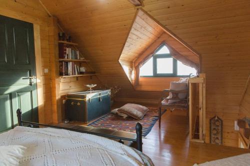 a room with a attic with a bed and a window at CHALET REGINA in Paradhísion
