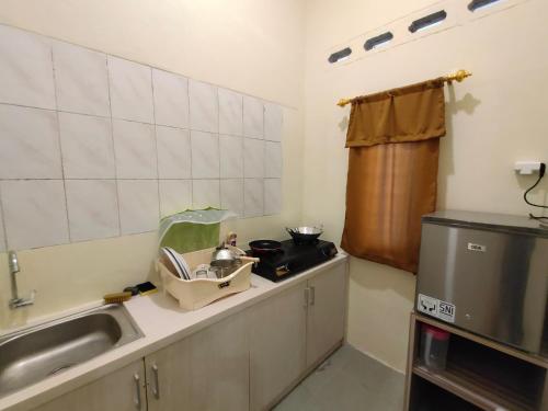 Кухня или мини-кухня в De Hanami Homestay
