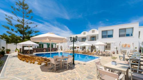 The swimming pool at or close to Hotel Mathios