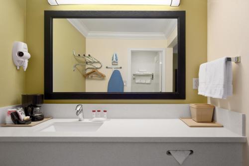 Ванная комната в Solara Inn and Suites