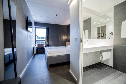 Phòng tắm tại Zleep Hotel Aarhus Skejby