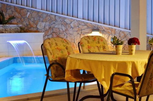 Kolam renang di atau dekat dengan Apartments Tomislav