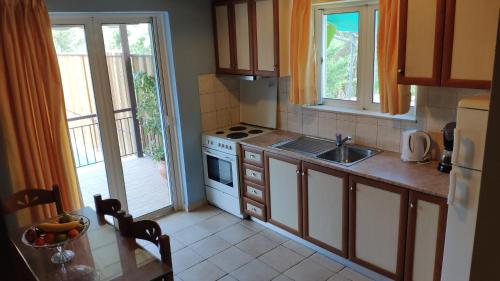 Nhà bếp/bếp nhỏ tại Dimarion Villas