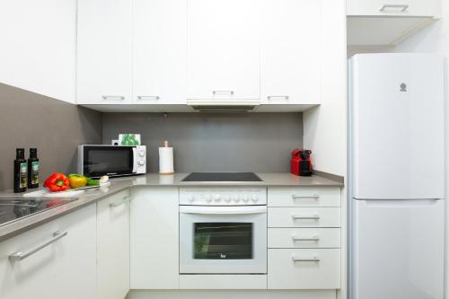 Kuchyň nebo kuchyňský kout v ubytování Apartamentos Cornellalux