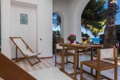 a dining room with a table and chairs at Villa Mallandrino in Mondello