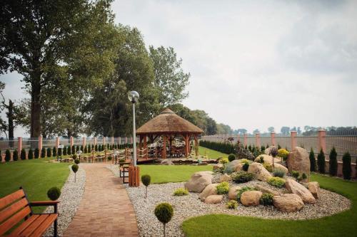 a gazebo in the middle of a garden at Hotel Texicana in Sulechów