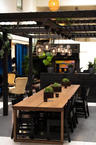 Restaurant o un lloc per menjar a Hotell Kvarntorget