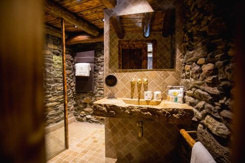 Ett badrum på R de rural - Casa Mariola