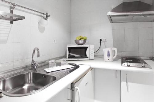 Kuchyňa alebo kuchynka v ubytovaní Aparthotel Atenea Valles