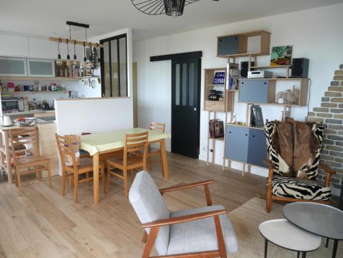 Appartement Roc'h Avel - Front de mer, Vue sur mer et Jardin ensoleillé sans vis à vis tesisinde mutfak veya mini mutfak