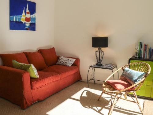 Appartement Roc'h Avel - Front de mer, Vue sur mer et Jardin ensoleillé sans vis à vis tesisinde bir oturma alanı