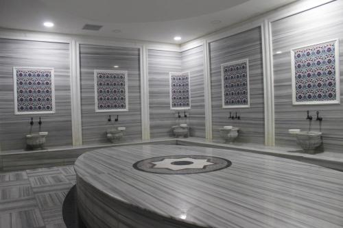 Ένα μπάνιο στο Asrin Park Hotel & Spa Convention Center