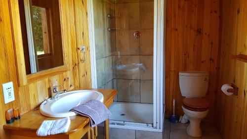 Ένα μπάνιο στο Pirates Creek Self-Catering Chalets