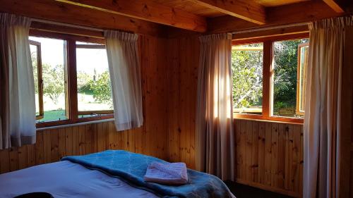 Ένα ή περισσότερα κρεβάτια σε δωμάτιο στο Pirates Creek Self-Catering Chalets