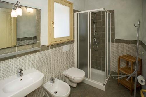 a bathroom with a toilet and a sink and a shower at Il Casale in Capoliveri