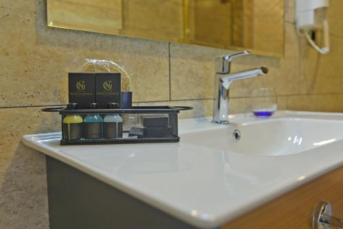 Ένα μπάνιο στο New Garden Hotel
