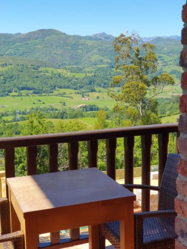 a table on a balcony with a view of the mountains at Hotel Cerro La Nina in Beceña