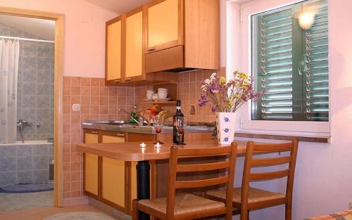 Η κουζίνα ή μικρή κουζίνα στο Anita Apartments
