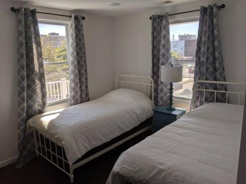 Ένα ή περισσότερα κρεβάτια σε δωμάτιο στο Lux 3 Bd - Perfect & Parking & Massive Patio