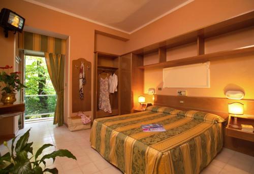 Ένα ή περισσότερα κρεβάτια σε δωμάτιο στο Hotel Argentina & SPA