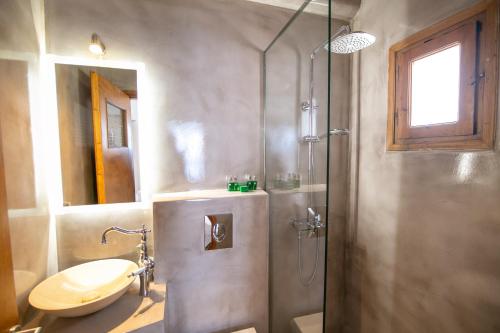 A bathroom at Stelios Rooms