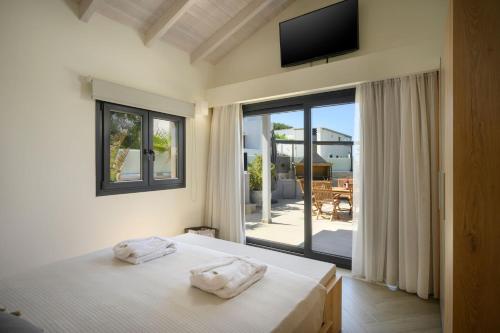 Postel nebo postele na pokoji v ubytování Sun Ray Beach Life Villa