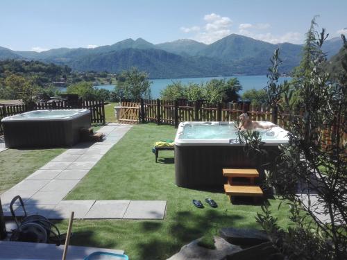 a man in a jacuzzi in a yard at Hotel Bocciolo in Orta San Giulio