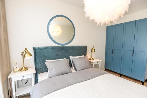 En eller flere senge i et værelse på Luxury Apartment Malūno Vilos