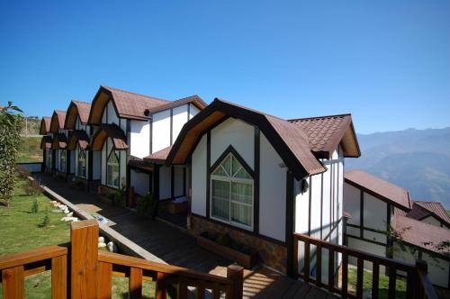 a row of houses with mountains in the background at Sea of Clouds Vacation Villa in Renai