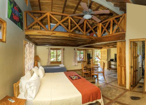 Postel nebo postele na pokoji v ubytování Hotel Santa Catalina Panamá