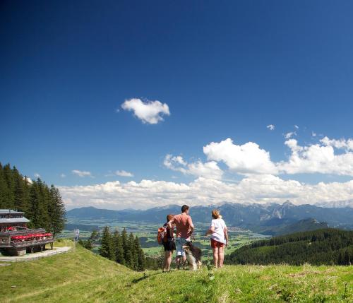 a group of people standing on top of a hill at Hotel Gasthof Post in Nesselwang