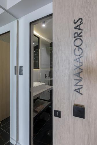 Ένα μπάνιο στο Philosofia Athens Suites