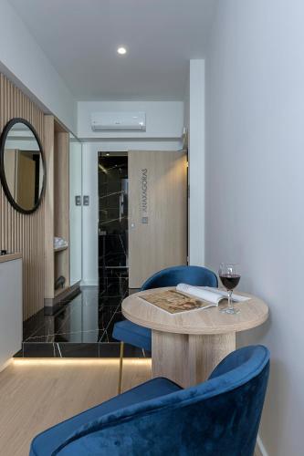 Χώρος καθιστικού στο Philosofia Athens Suites