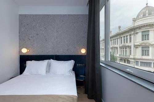 Ένα ή περισσότερα κρεβάτια σε δωμάτιο στο Philosofia Athens Suites