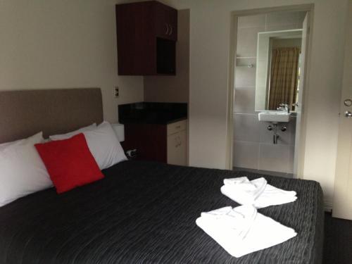Postel nebo postele na pokoji v ubytování Autoline Motel Queenstown