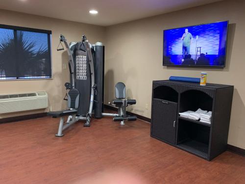 Fitness centrum a/nebo fitness zařízení v ubytování Best Western Desert Oasis