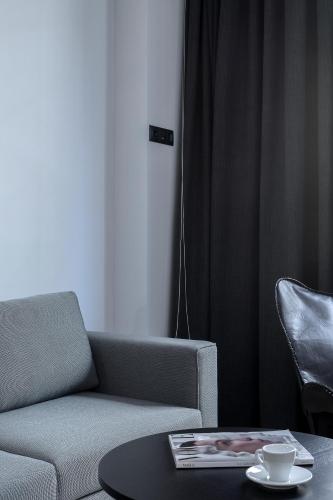 Χώρος καθιστικού στο Philosofia Athens Suites
