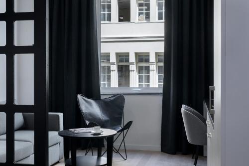 Χώρος καθιστικού στο Philosofia Athens Suites