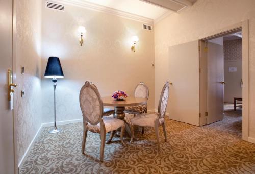 Гостиная зона в Teatro Boutique Hotel