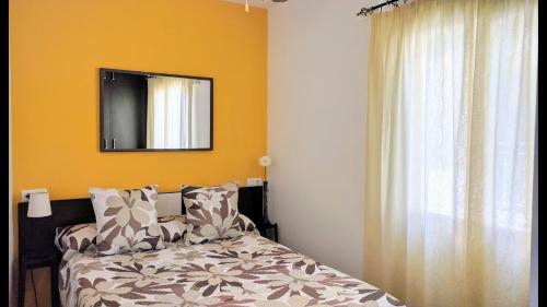 a bedroom with a bed and a mirror on the wall at Los Caños - Parking opcional in Jaén