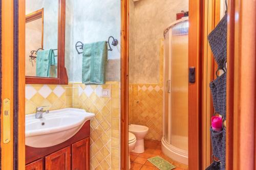 a bathroom with a sink and a toilet at Il Leccio in Tortolì