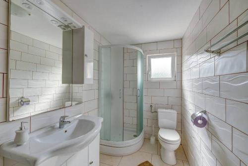 a bathroom with a sink and a shower and a toilet at Apartments Savar - Ilo in Brbinj